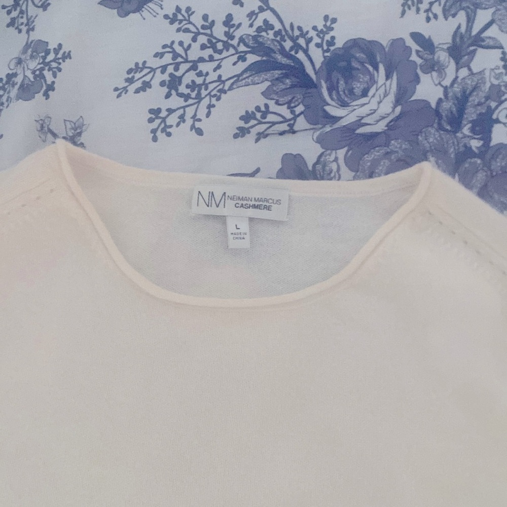 Neiman Marcus Ivory 100% Cashmere Sweater - Picture 3 of 5